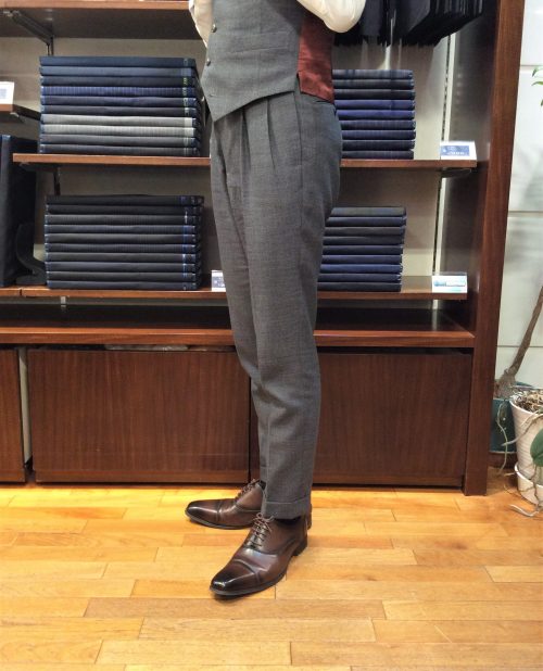 タック入りパンツとタック無しパンツ オーダースーツは完全国内縫製のhanabishi ハナビシ