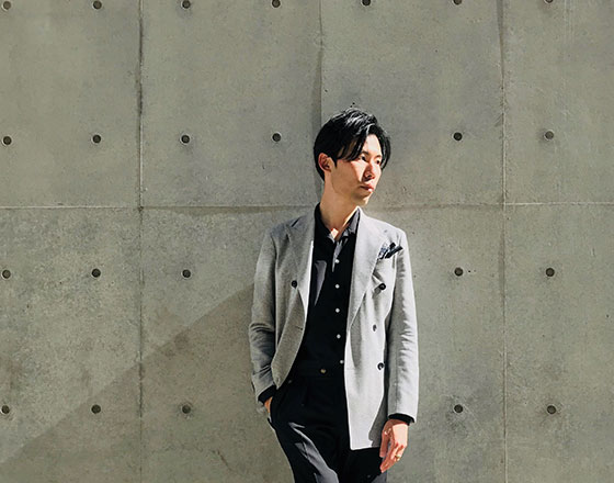 Tollegno（トレーニョ）のダブルブレストで着合わせるモノトーン