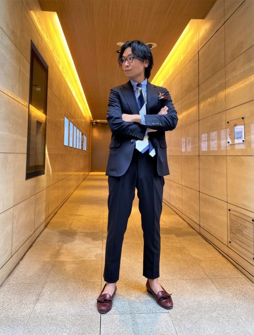 ダークネイビースーツの着こなし オーダースーツは完全国内縫製のHANABISHI(ハナビシ)