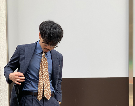 夏を楽しむ混紡生地スーツ | オーダースーツは完全国内縫製の