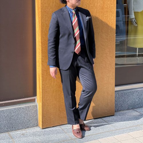 ネイビー グレースーツの着こなし方 オーダースーツは完全国内縫製のhanabishi ハナビシ ネイビー グレースーツの着こなし方 オーダースーツは完全国内縫製のhanabishi ハナビシ