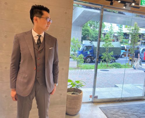 イタリア生地で仕立てるブラウンスーツ オーダースーツは完全国内縫製のhanabishi ハナビシ