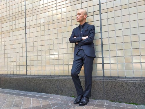 ネイビースリーピーススーツの着こなし オーダースーツは完全国内縫製のhanabishi ハナビシ