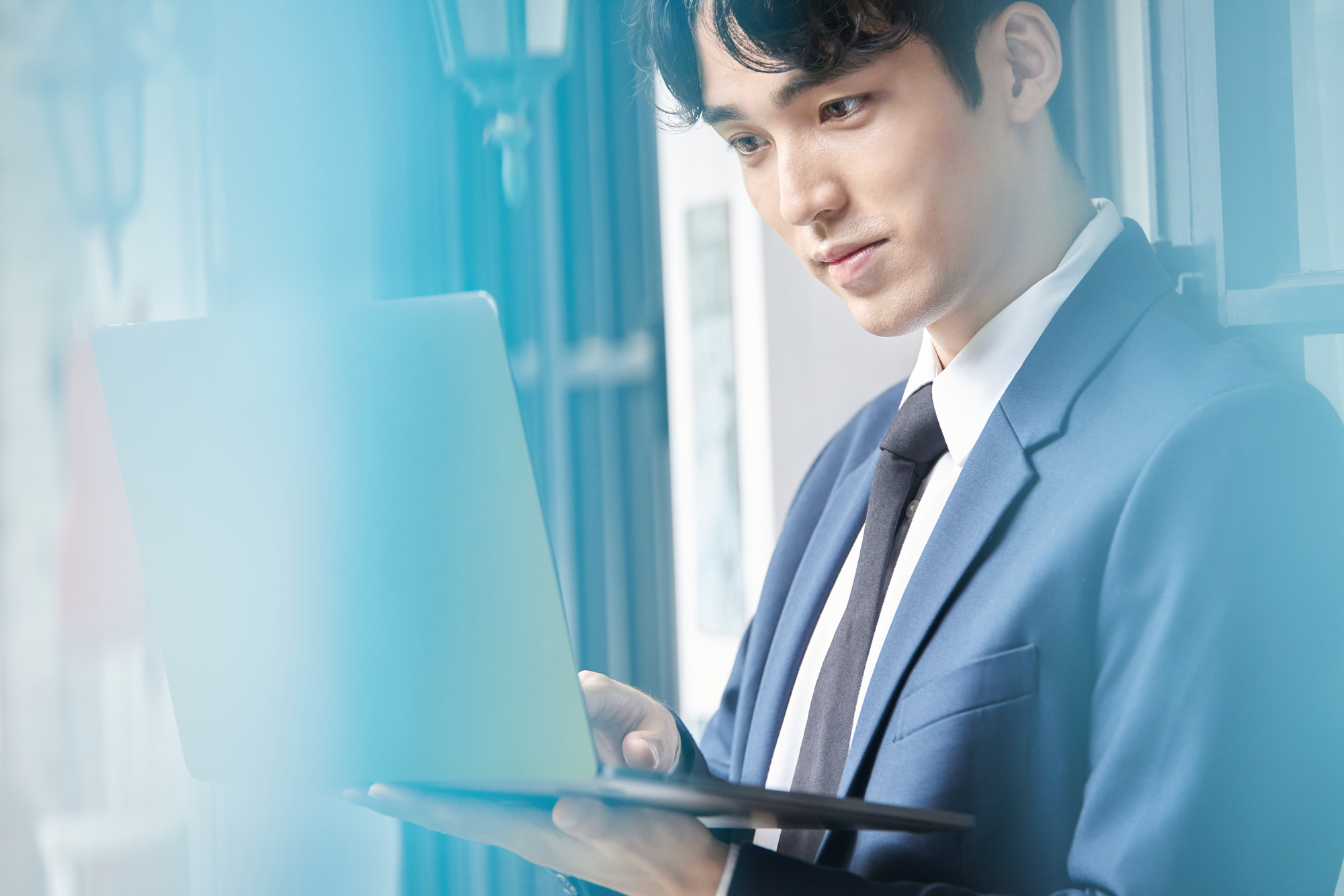 30代におすすめのオーダースーツは?相場や似合う生地・色・柄を紹介