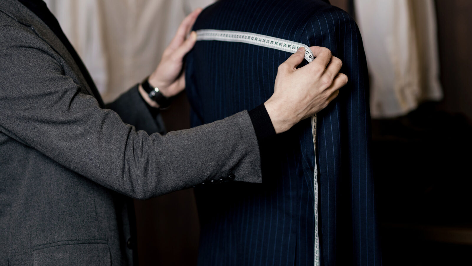 スーツはサイズ感が命 ジャストサイズの目安やトレンド 注意点を詳しく解説 オーダースーツは完全国内縫製のhanabishi ハナビシ