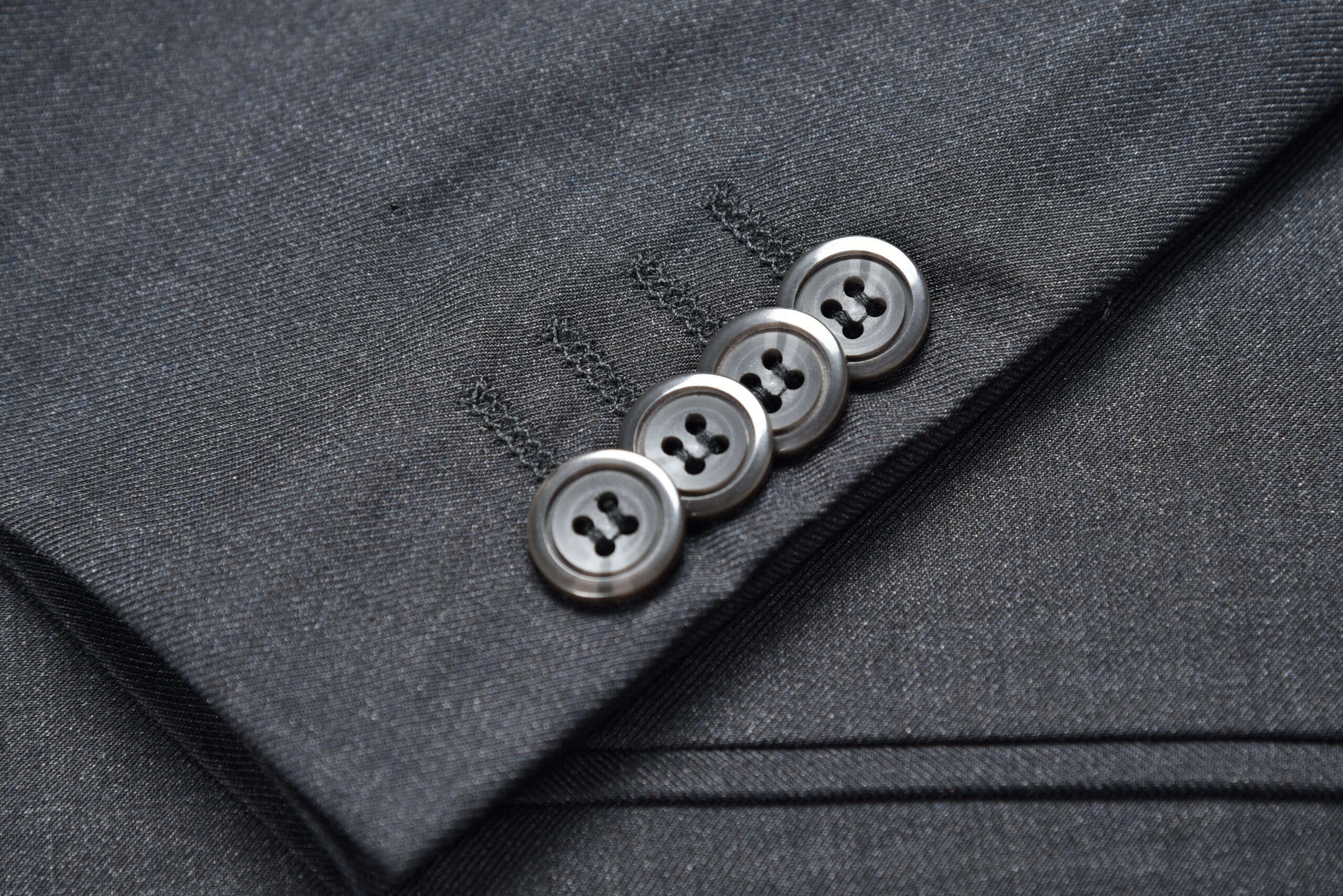 スーツの袖のボタン
