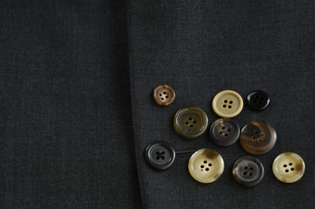 スーツとボタン